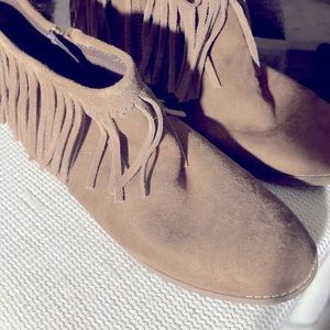 Tan ankle boots with fringe, size 8.5